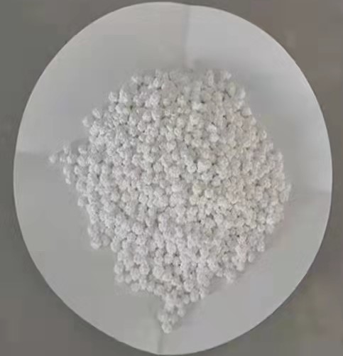 Anhydrous calcium chloride spheres