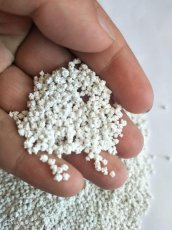 Anhydrous calcium chloride prickly ball